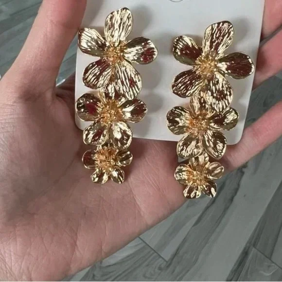 NEW Anthropologie Shashi "Botanique" Flower Design Gold Drop Earrings - Picture 10 of 15